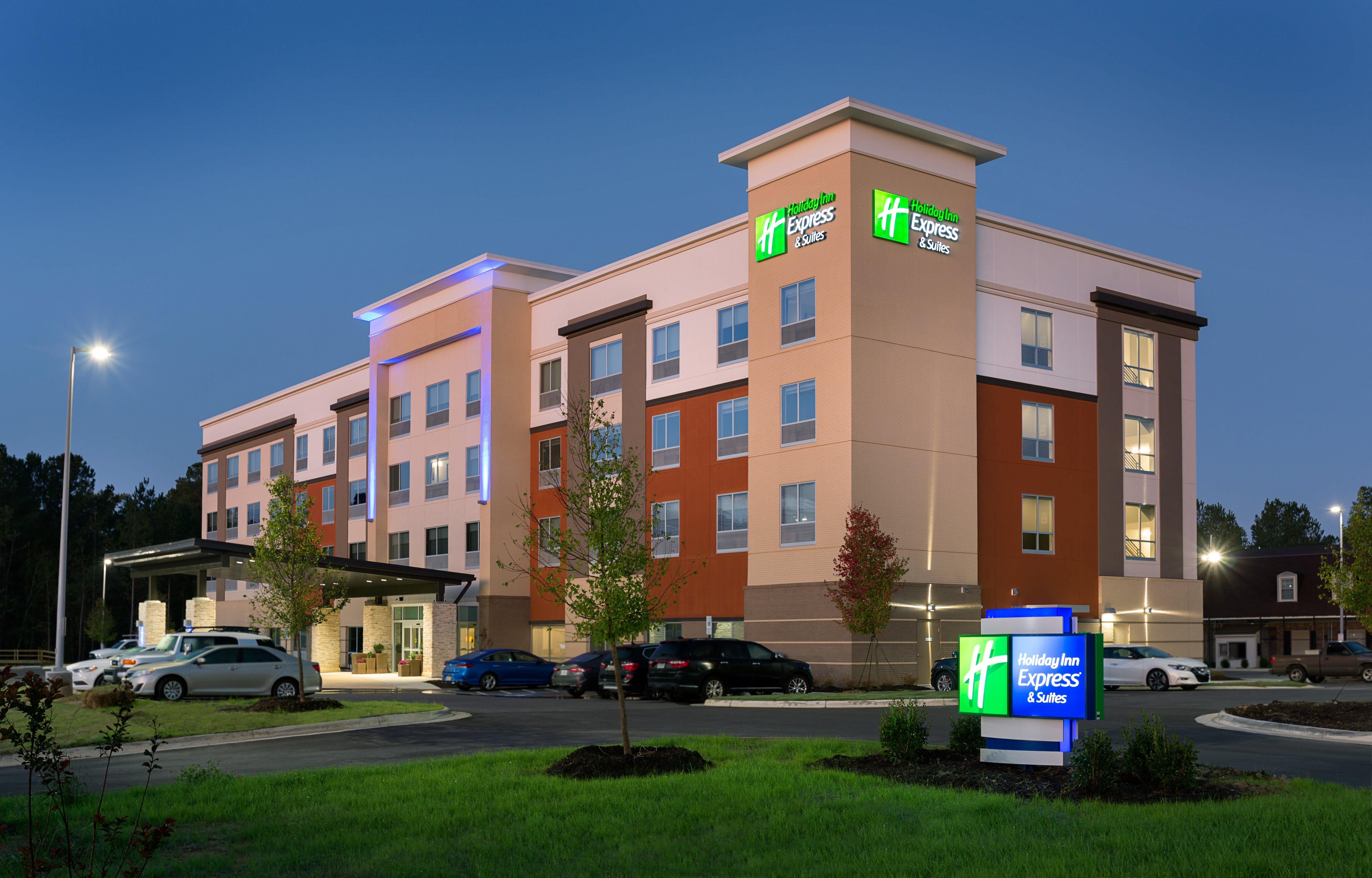 Holiday Inn Express & Suites - Fayetteville South, An Ihg Hotel Экстерьер фото