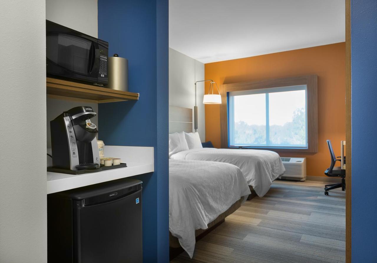 Holiday Inn Express & Suites - Fayetteville South By Ihg Экстерьер фото