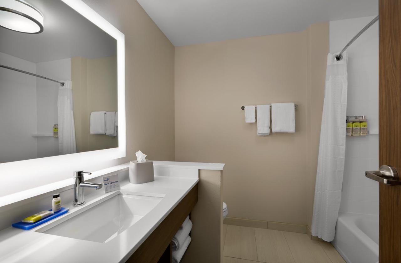 Holiday Inn Express & Suites - Fayetteville South By Ihg Экстерьер фото