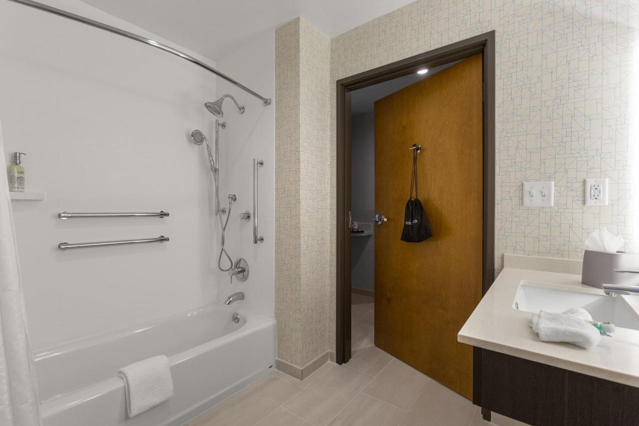 Holiday Inn Express & Suites - Fayetteville South By Ihg Номер фото